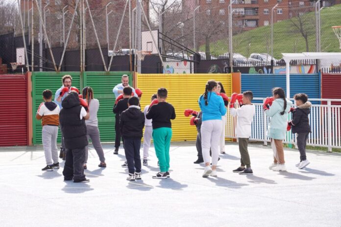 Imagen-de-archivo-actividades-jovenes-y-adolescentes-en-Puente-de-Vallecas-1500x1000