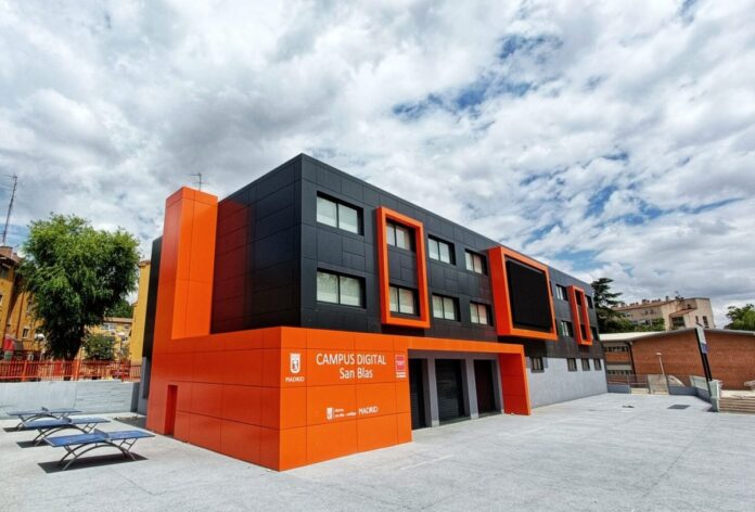 Instalaciones-de-la-Escuela-Municipal-de-Talento-Digital-1475x1000